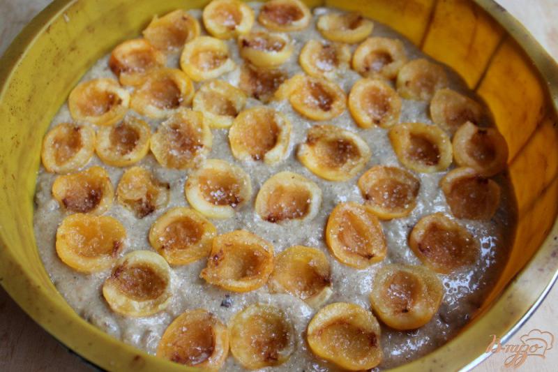 Фото приготовление рецепта: Овсяный пирог с орехами и абрикосом шаг №5