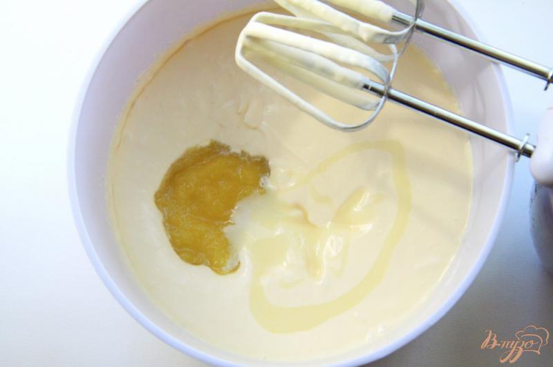 Фото приготовление рецепта: Торт « Футбольный мяч » с шифоновым бисквитом и сливочно-персиковым кремом шаг №11