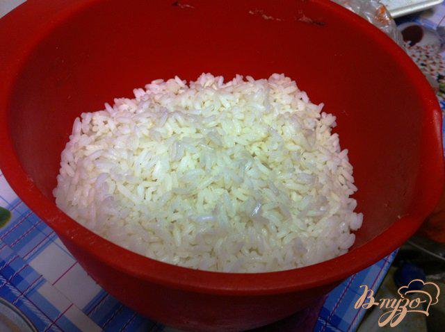 Фото приготовление рецепта: Рыбный салат из сайры с рисом шаг №1