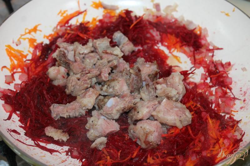 Фото приготовление рецепта: Украинский борщ из свиных ребер и копченого сала шаг №4