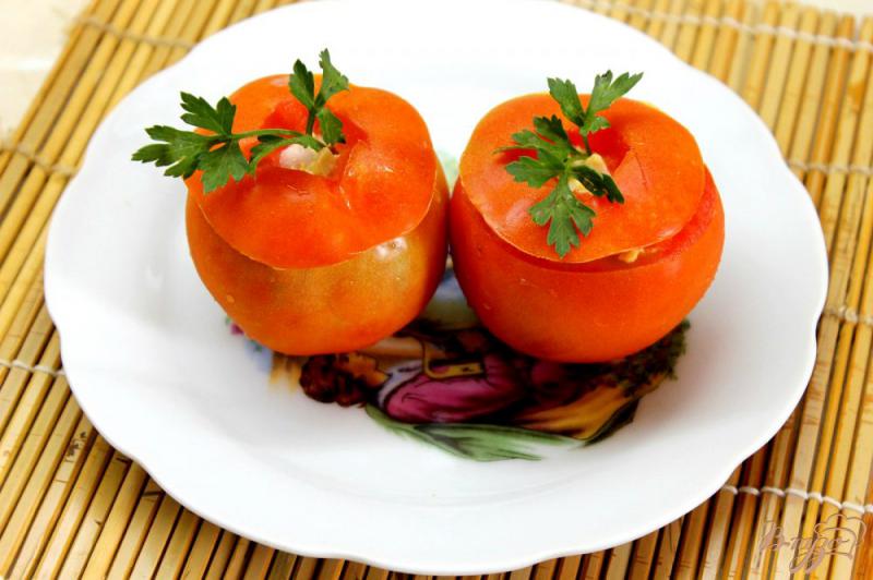 Фото приготовление рецепта: Фаршированные помидоры маринованными шампиньонами, сыром и яйцом шаг №8