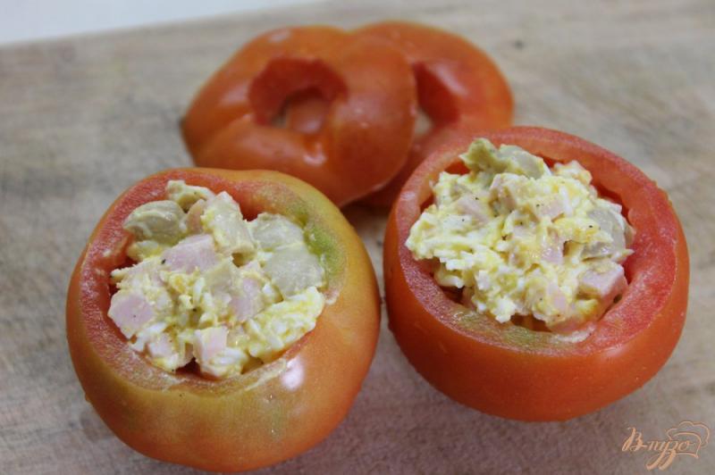 Фото приготовление рецепта: Фаршированные помидоры маринованными шампиньонами, сыром и яйцом шаг №7