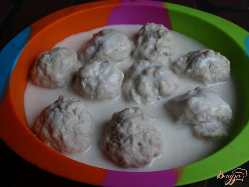 Фото приготовление рецепта: Куриные тефтели с йогуртом и сыром шаг №6