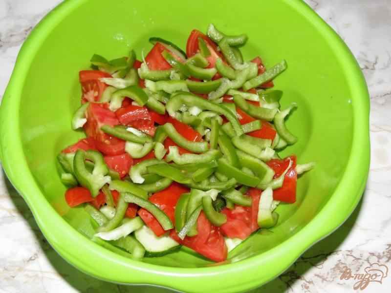 Фото приготовление рецепта: Овощной салат с нутом шаг №4