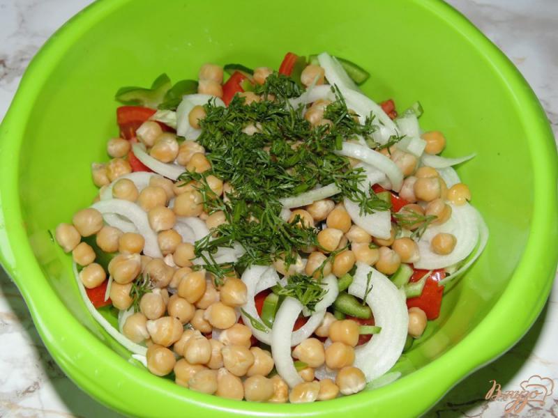 Фото приготовление рецепта: Овощной салат с нутом шаг №6