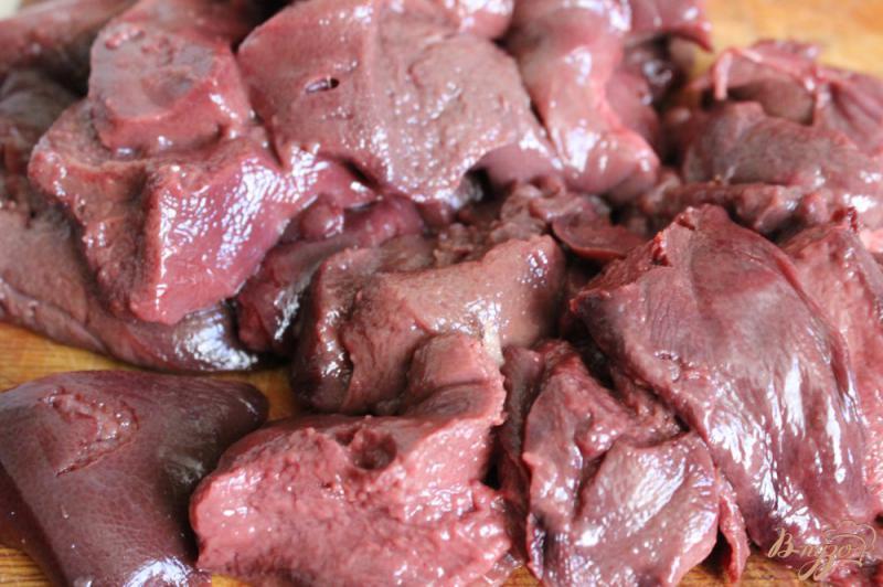 Фото приготовление рецепта: Паштет из свиной печени с черносливом шаг №4