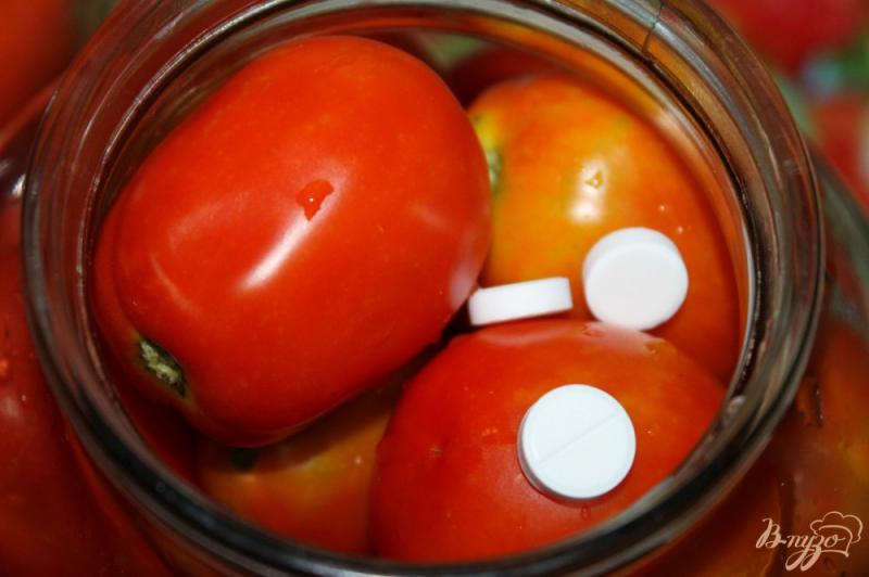 Фото приготовление рецепта: Малосольные пикантные помидоры шаг №8
