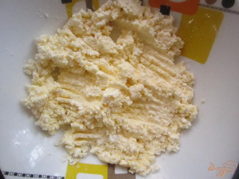 Фото приготовление рецепта: Творожный десерт в микроволновке с малиной шаг №2