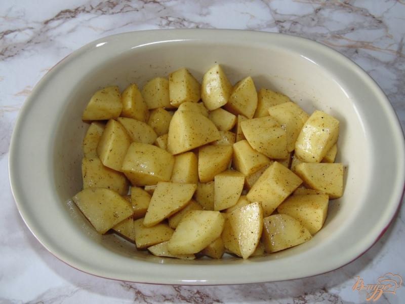 Фото приготовление рецепта: Картофель с мясом в духовке шаг №5