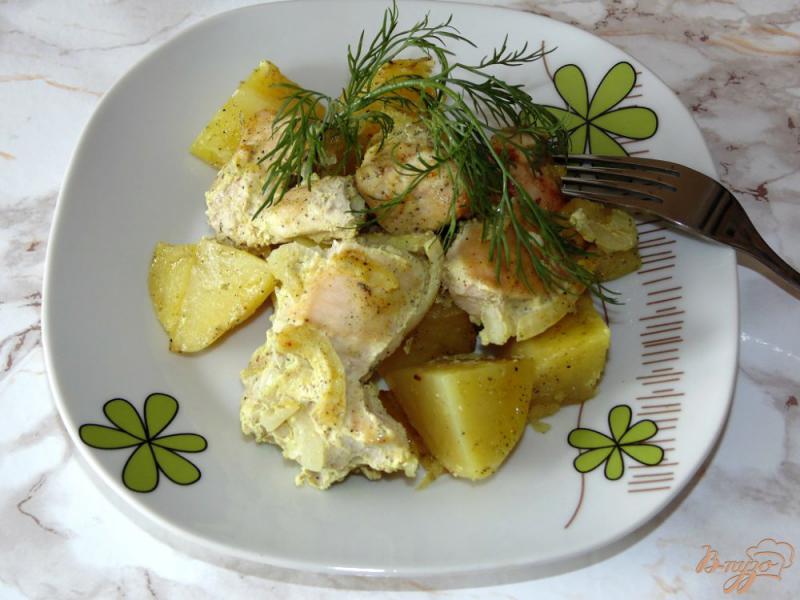 Фото приготовление рецепта: Картофель с мясом в духовке шаг №8