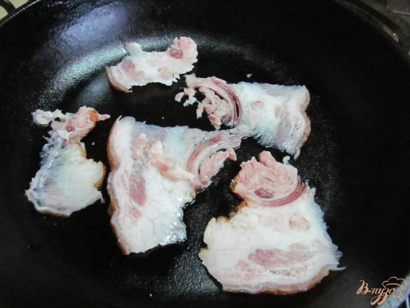 Фото приготовление рецепта: Блюдо на завтрак из баклажана с яйцом шаг №1