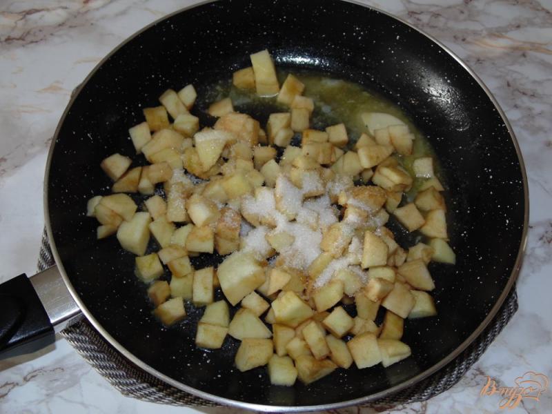 Фото приготовление рецепта: Блины с яблочной начинкой шаг №5
