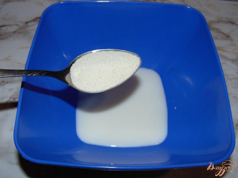 Фото приготовление рецепта: Кексы на молоке с манкой шаг №1