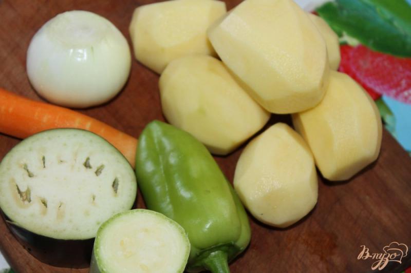 Фото приготовление рецепта: Суп из летних овощей и свиных фрикаделек шаг №1