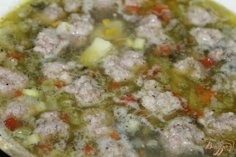 Фото приготовление рецепта: Суп из летних овощей и свиных фрикаделек шаг №8