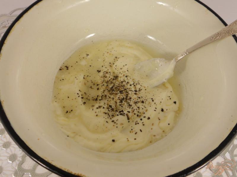 Фото приготовление рецепта: Закуска из чеснока в сметанно-медовом соусе шаг №3
