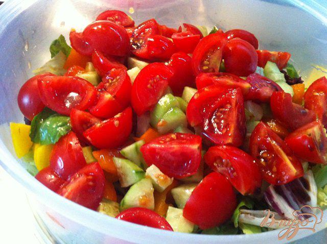 Фото приготовление рецепта: Овощной салат с брынзой шаг №7