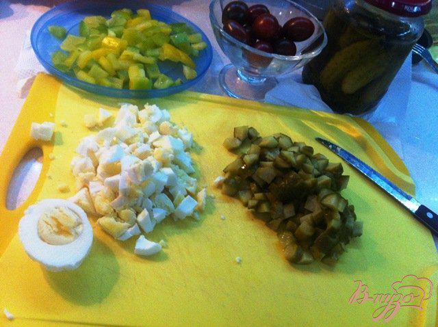 Фото приготовление рецепта: Салат из курицы, шампиньонов и ананаса шаг №5