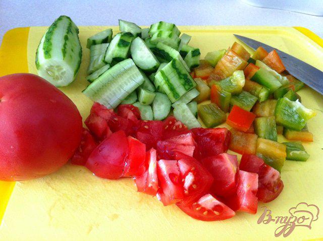 Фото приготовление рецепта: Салат овощной с бальзамиком шаг №3