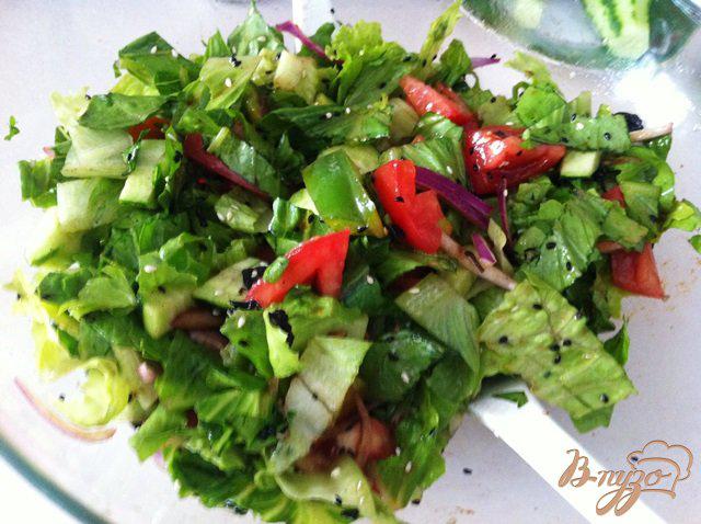 Фото приготовление рецепта: Салат овощной с бальзамиком шаг №5