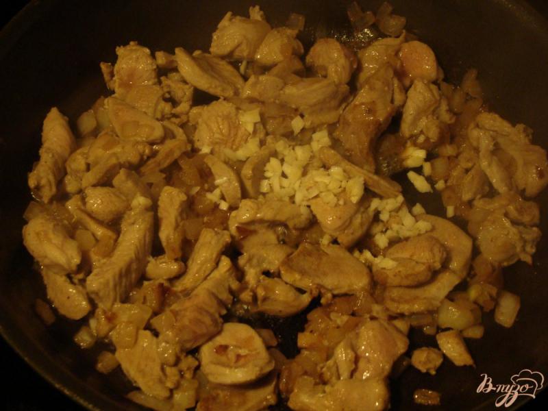Фото приготовление рецепта: Телятина с баклажанами в томатном соусе шаг №6