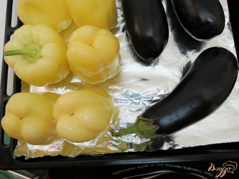 Фото приготовление рецепта: Перец и баклажаны закусочные шаг №2