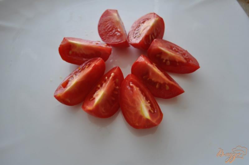 Фото приготовление рецепта: Салат с мидиями и помидорами шаг №1