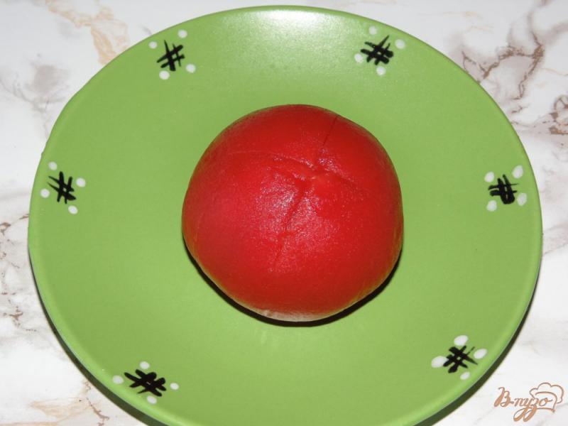 Фото приготовление рецепта: Яичные гренки с помидором и бужениной шаг №4