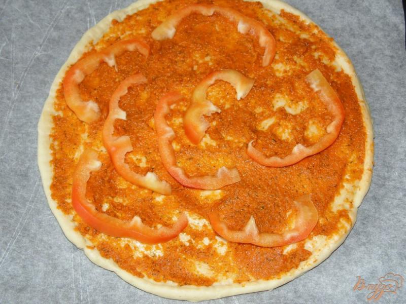 Фото приготовление рецепта: Пицца с бужениной и болгарским перцем шаг №5