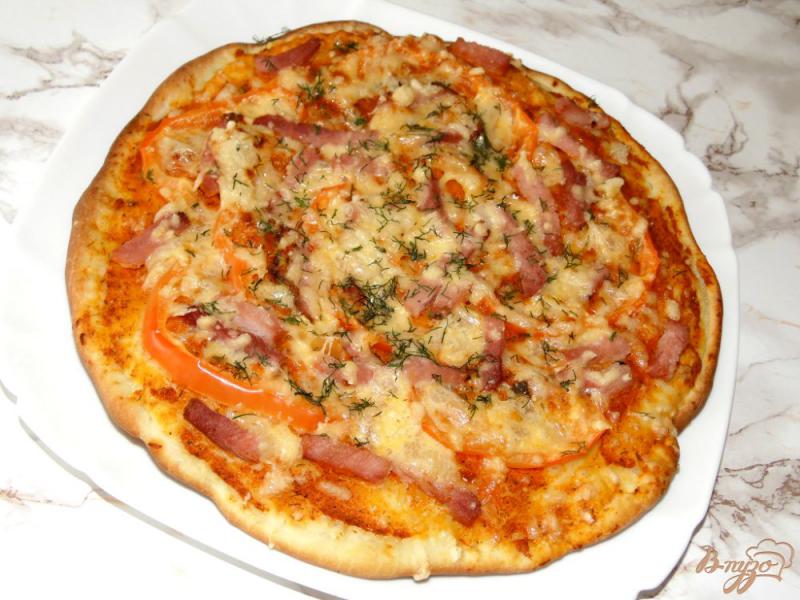 Фото приготовление рецепта: Пицца с бужениной и болгарским перцем шаг №8