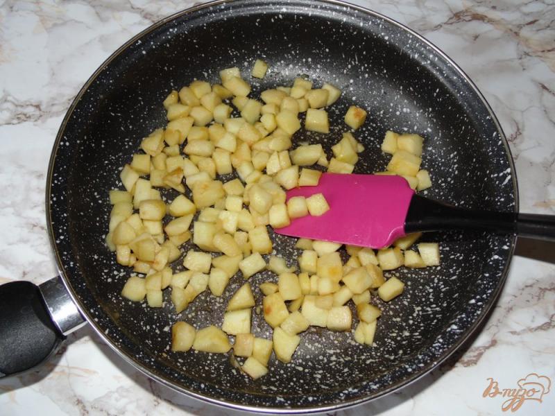 Фото приготовление рецепта: Блины с яблочно-персиковой начинкой шаг №5