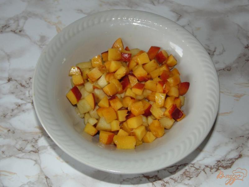 Фото приготовление рецепта: Блины с яблочно-персиковой начинкой шаг №6