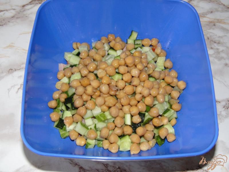 Фото приготовление рецепта: Картофельный салат с бужениной и нутом шаг №5