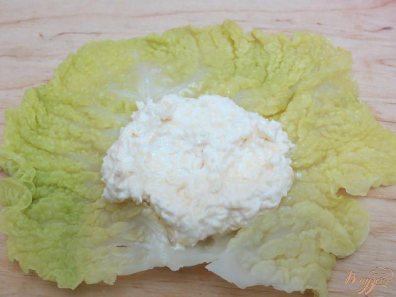 Фото приготовление рецепта: Конвертики из савойской капусты с сыром шаг №7