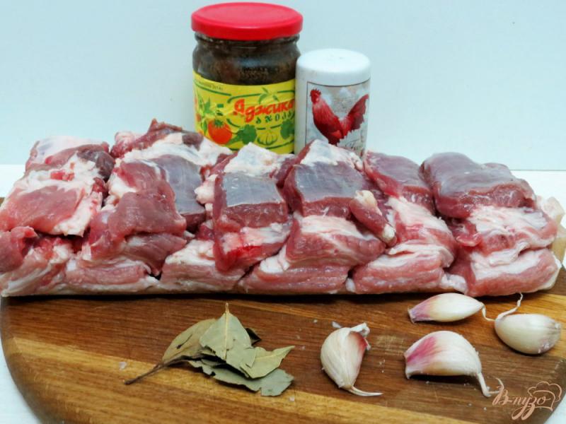 Фото приготовление рецепта: Свиная грудинка в аджике с чесноком. шаг №1