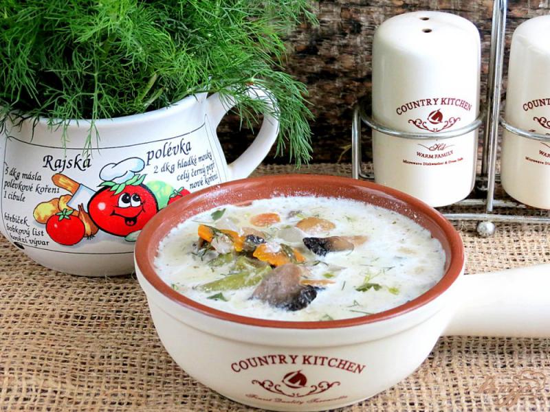 Фото приготовление рецепта: Суп с бобами и грибами шаг №9