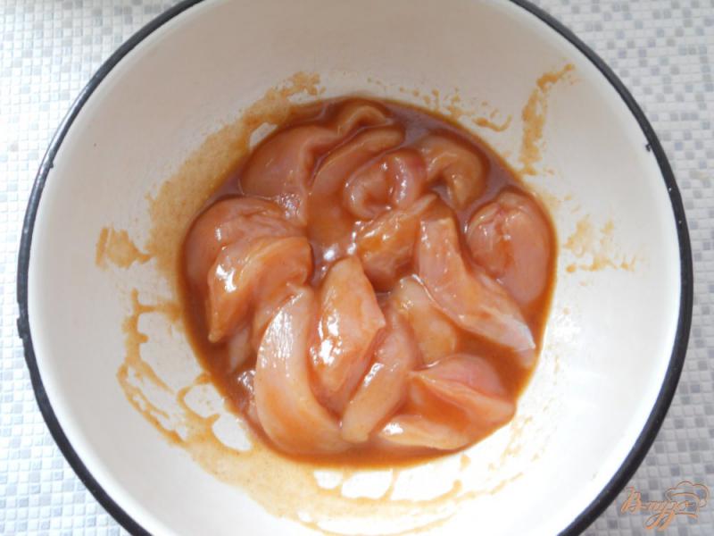 Фото приготовление рецепта: Куриное филе в горчично-медовом маринаде шаг №3