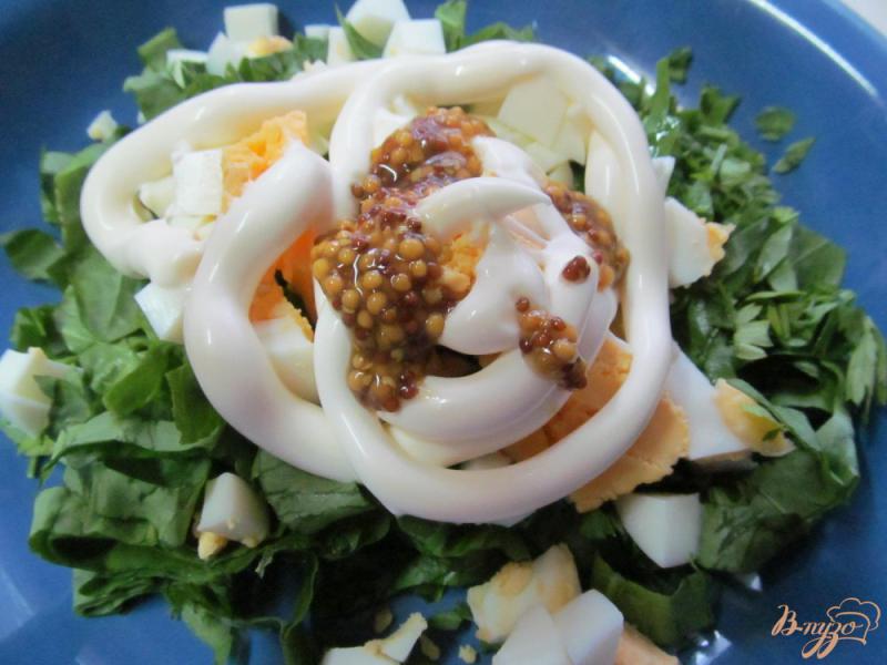 Фото приготовление рецепта: Салат из щавеля с яйцом шаг №3