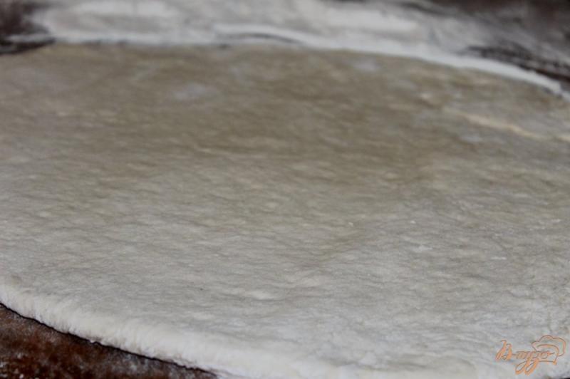 Фото приготовление рецепта: Пирог с сардины, рисом и луком шаг №7