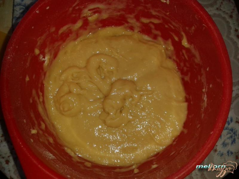 Фото приготовление рецепта: Пирог с грушами и черешней шаг №2