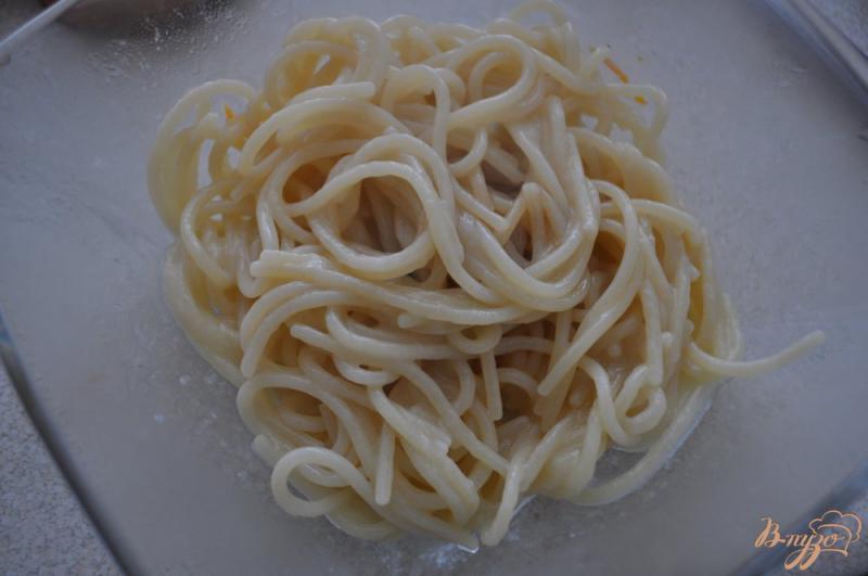 Фото приготовление рецепта: Спагетти с мидиями шаг №4