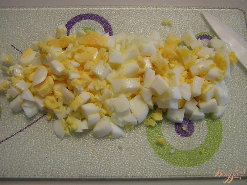 Фото приготовление рецепта: Салат с сыром и кукурузой шаг №1