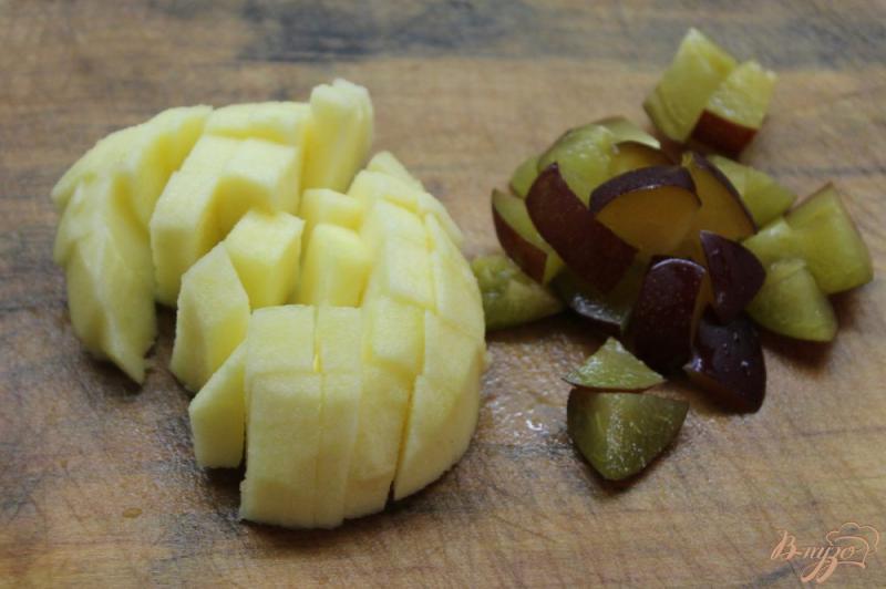 Фото приготовление рецепта: Свекольные блины с фруктовой начинкой шаг №6