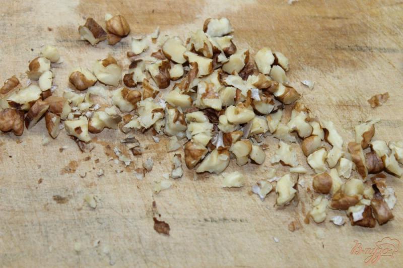 Фото приготовление рецепта: Кабачки с грецкими орехами и соусом Песто шаг №4