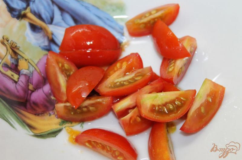Фото приготовление рецепта: Брускетта с помидорами черри и фетой шаг №2