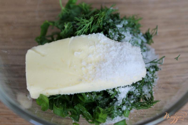 Фото приготовление рецепта: Кукуруза с зеленью и сыром шаг №4