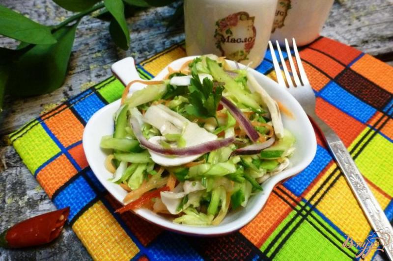Фото приготовление рецепта: Салат из капусты с шампиньонами шаг №5