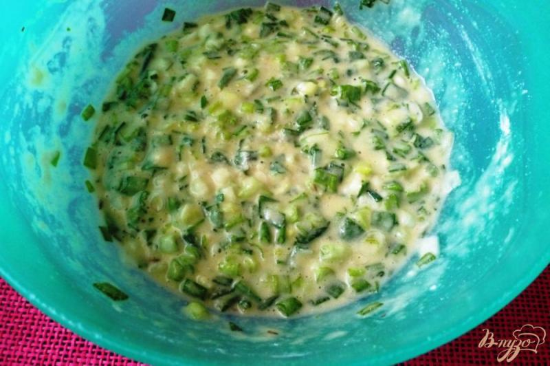 Фото приготовление рецепта: Оладушки из зеленого лука шаг №3