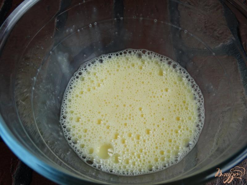 Фото приготовление рецепта: Паровой омлет с брокколи и сыром шаг №2