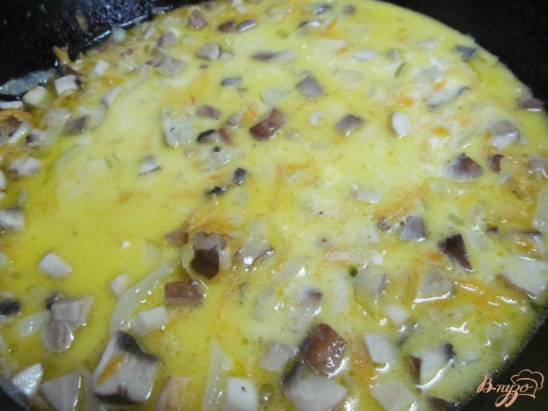 Фото приготовление рецепта: Фаршированный перец под грибным соусом шаг №4